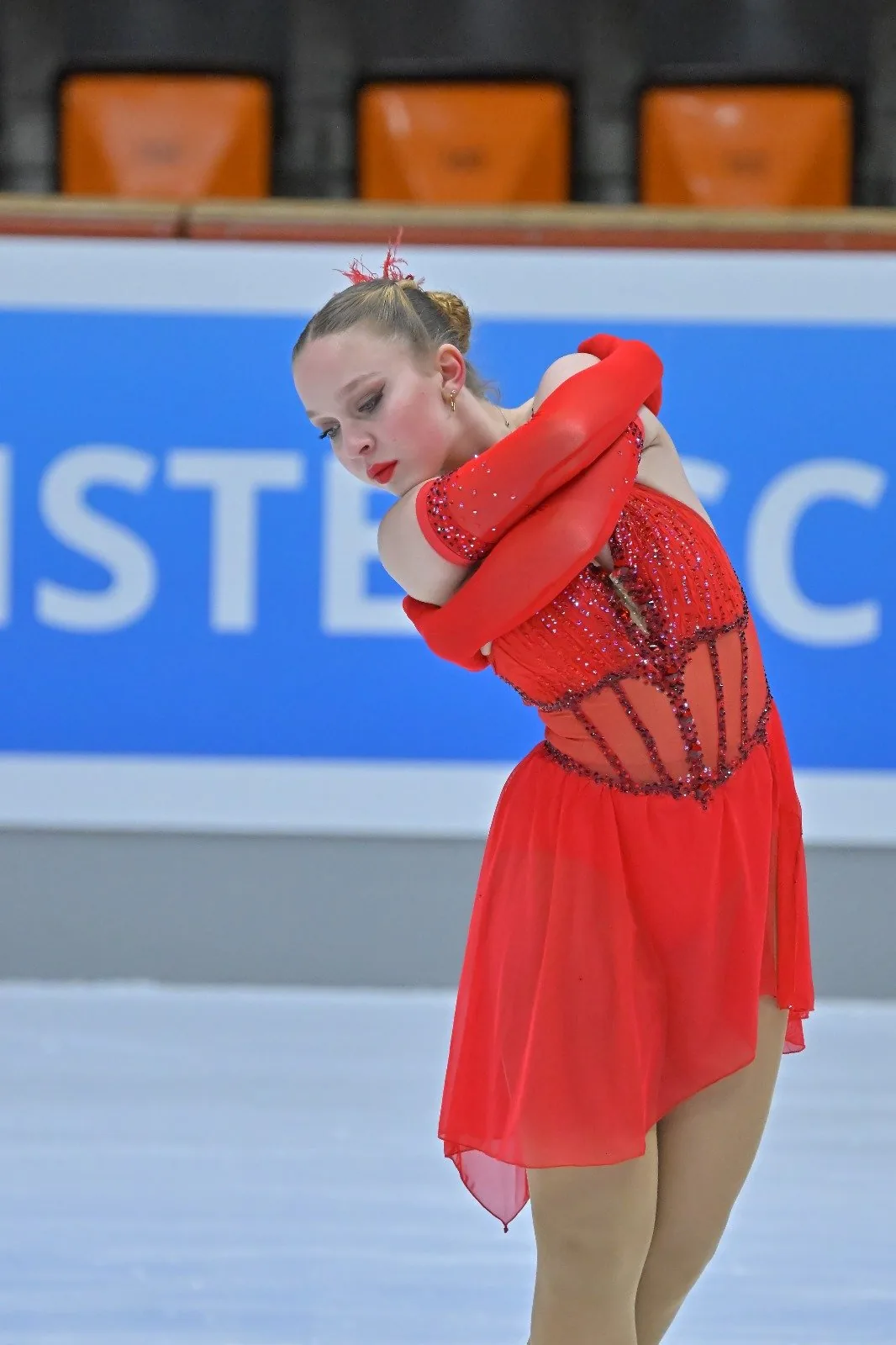 Marie Bangert, Trainerin der Eislaufschule Willingen, beim Eiskunstlauf